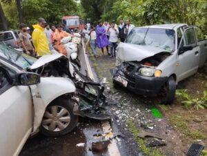 Read more about the article कसई दोडामार्ग येथे दोन गाड्यामध्ये अपघात दोन्ही गाडीतील माणसे जखमी.;वाहनांचे मोठे नुकसान.