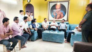 Read more about the article खासदार नारायण राणे यांनी घेतली पारकर कुटुंबियांची भेट