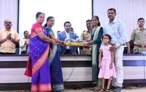 Read more about the article गुणवंत विद्यार्थी आणि अधिकाऱ्यांचा गौरव