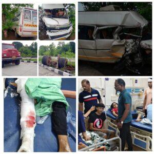 Read more about the article मळगाव ब्रिजवर ट्रॅव्हलर्स व डंपर मध्ये भीषण अपघात सदैववाने जीवित हानी टळली.