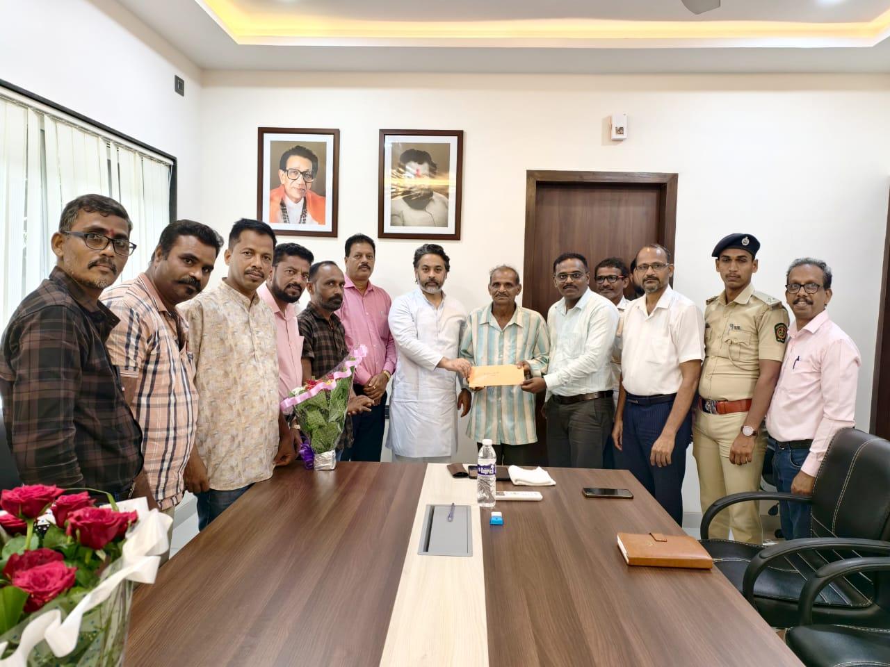 You are currently viewing शिवापूर येथील गवारेड्याच्या हल्ल्यातील जखमी विठोबा शिंदे वनविभागाकडून मदतीचा हात