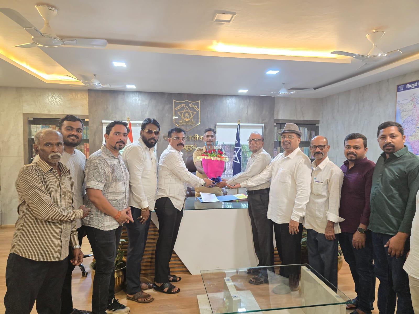 You are currently viewing राष्ट्रवादी काँग्रेसकडून जिल्हा नवनियुक्त पोलीस अधीक्षक मोहन दहीकर यांना शुभेच्छा..