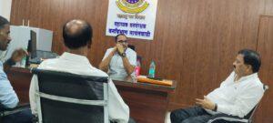 Read more about the article माजी आमदार परशुराम उपरकर यांनी विविध प्रश्नी उपवंनसरक्षक लाड यांना विचारला जाब