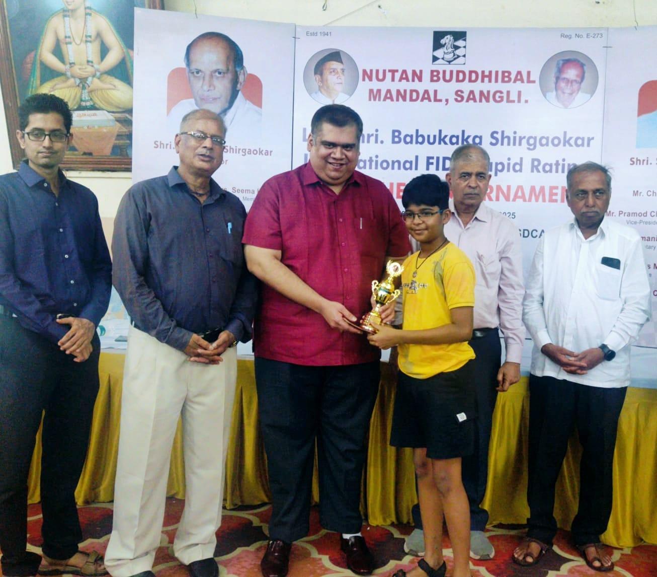 You are currently viewing नूतन बुद्धिबळ मंडळ, सांगली आयोजित कै. श्री. बाबुकाका शिरगावकर आंतरराष्ट्रीय फिडे रॅपिड रेटिंग बुद्धिबळ स्पर्धेत स्टेपिंग स्टोन ग्लोबल स्कूलच्या कु. सोहम देशमुखची घेतली उंच भरारी :