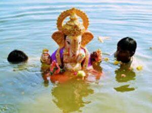 Read more about the article मुंबईच्या समुद्रात सौर दिशानिर्देशक बसणार : विसर्जनासाठी मार्गदर्शन, सुरक्षिततेसह पर्यावरण संवर्धनाची जोड