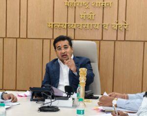 Read more about the article मत्स्य बंदरांच्या ठिकाणी सुरू असलेली विकास कामे गती व पारदर्शकतने पूर्ण करा – मत्स्य व्यवसाय व बंदरे मंत्री नितेश राणे