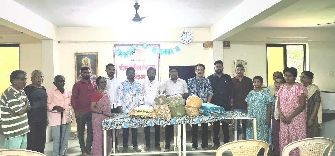 You are currently viewing मनसे अध्यक्ष राज ठाकरे यांच्या वाढदिवसानिमित्त पणदूर कुडाळ येथील आनंदाश्रय वृद्धाश्रमास जीवनावश्यक वस्तूंचे वाटप