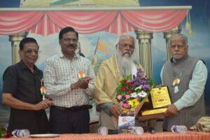 Read more about the article ‘प्रभुणे यांचे कार्य समाजाला दिशादर्शन करणारे!’ – डाॅ. पंडित विद्यासागर