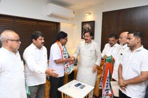 Read more about the article सावंतवाडीचे माजी उपनगराध्यक्ष उमाकांत वारंग यांचा राष्ट्रवादीत प्रवेश