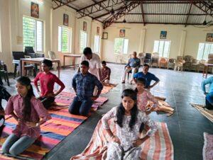 Read more about the article योग म्हणजे आयुष्याला नवा दृष्टिकोन देणारी कला होय – प्राचार्य डाॅ.गोविंद काजरेकर