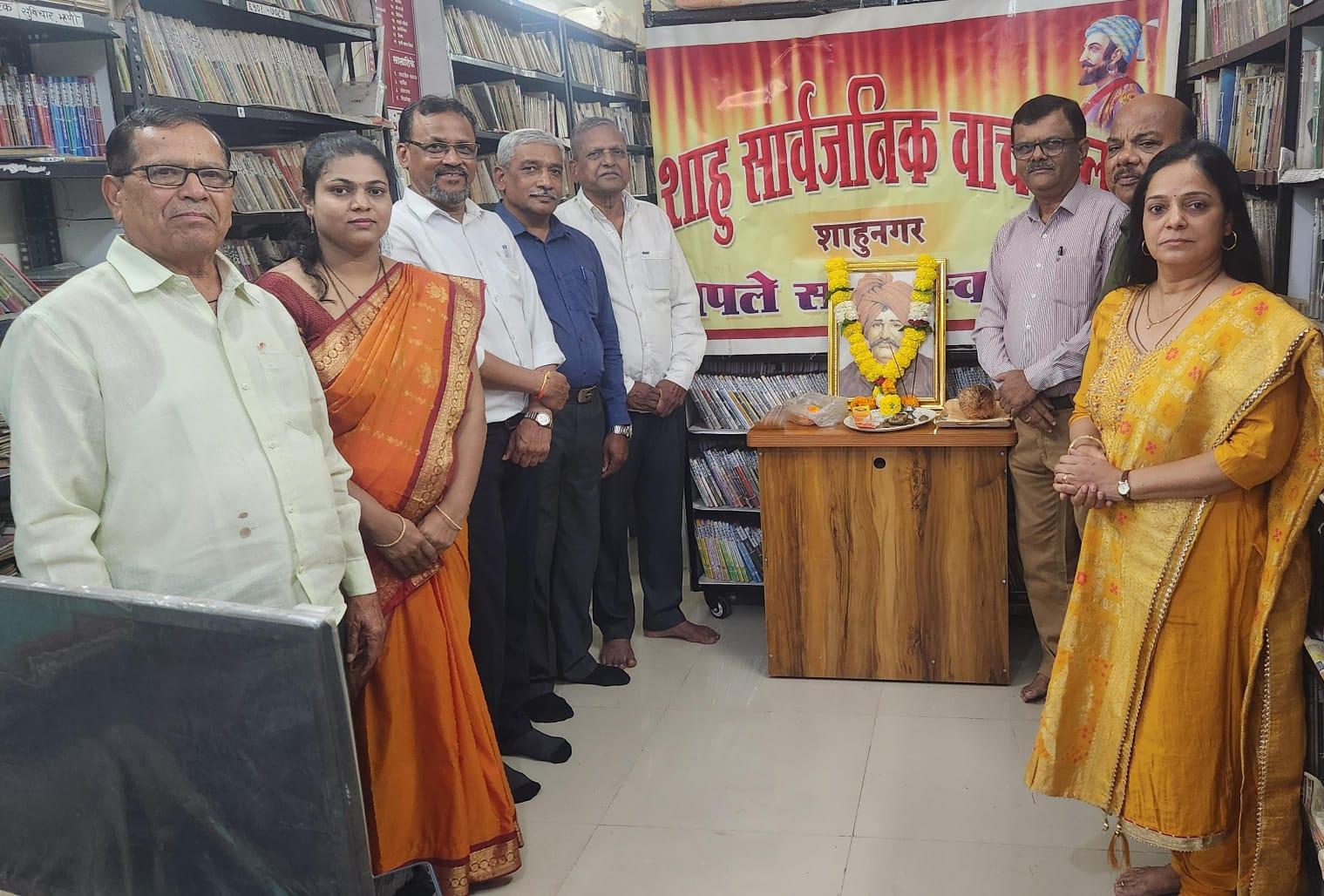 You are currently viewing शाहू सार्वजनिक वाचनालयाच्या वतीने राजर्षी शाहू महाराजांना अभिवादन