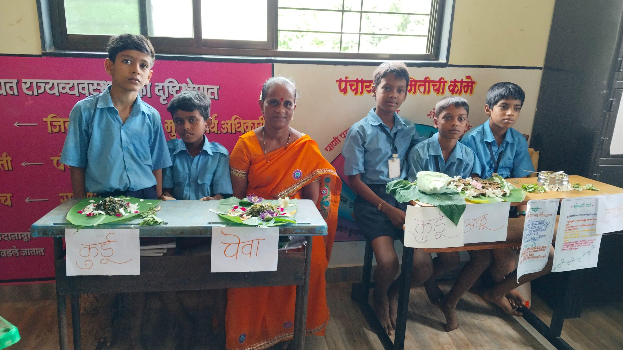 You are currently viewing कै रायसाहेब डॉ. रामजी धोंडजी खानोलकर केंद्रशाळा मठ नं १ शाळेत रान भाज्यांचे प्रदर्शन उपक्रम