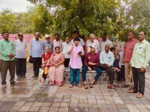 Read more about the article जगात आई आणि बाप ही दोनच दैवते!’ – कवी अनिल दीक्षित