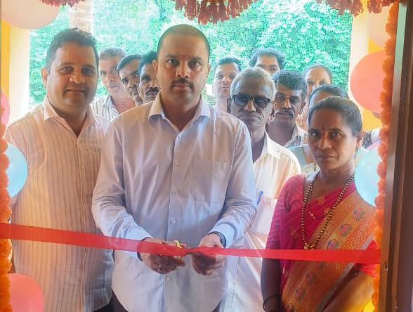 You are currently viewing मळेवाड कोंडूरे अंगणवाडी नूतन इमारतीचा मनीष दळवी यांच्या हस्ते शुभारंभ