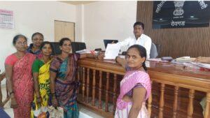 Read more about the article तळवडे बीएसएनएल सेवा सुरळीत होण्यासाठी तहसीलदार रमेश पवार यांच्याकडे तसेच दूरसंचार विभागाकडे ‌ग्रामस्थांचे लेखी निवेदन सादर 