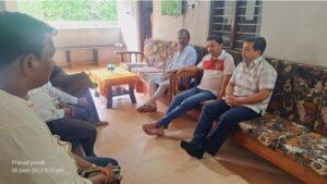 Read more about the article पालकमंत्री नितेश राणे यांनी केले जिल्हा बँक अध्यक्ष मनिष दळवी व कुटुंबीयांचे सांत्वन