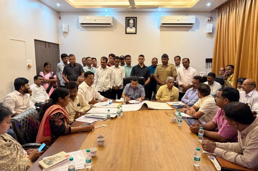 You are currently viewing तळेरे- वैभववाडी- गगनबावडा रस्त्यासंदर्भात बैठक