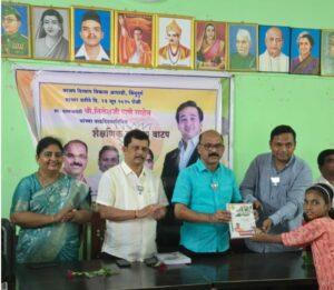 Read more about the article संदिप गावडे व भाजप दिव्यांग आघाडीच्या वतीने पालकमंत्री नितेश राणे यांच्या वाढदिवसा निमित्तान वह्या वाटप…