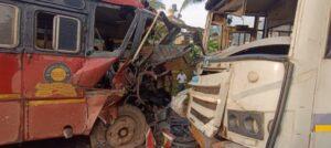 Read more about the article बांदा येथे दोन एसटीमध्ये समोरासमोर अपघात, प्रवासी जखमी