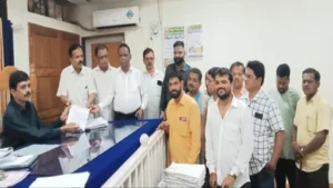 Read more about the article अवकाळी पावसामुळे नुकसान झालेल्या शेतकऱ्यांना भरपाई मिळण्यासाठी कुडाळ तहसीलदारांना निवेदन !