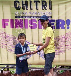 Read more about the article शांतिनिकेतन इंग्लिश स्कूलच्या कु. कबीर हेरेकरने अल्ट्रा मॅरेथॉन स्पर्धा जिंकून केला वाढदिवस साजरा