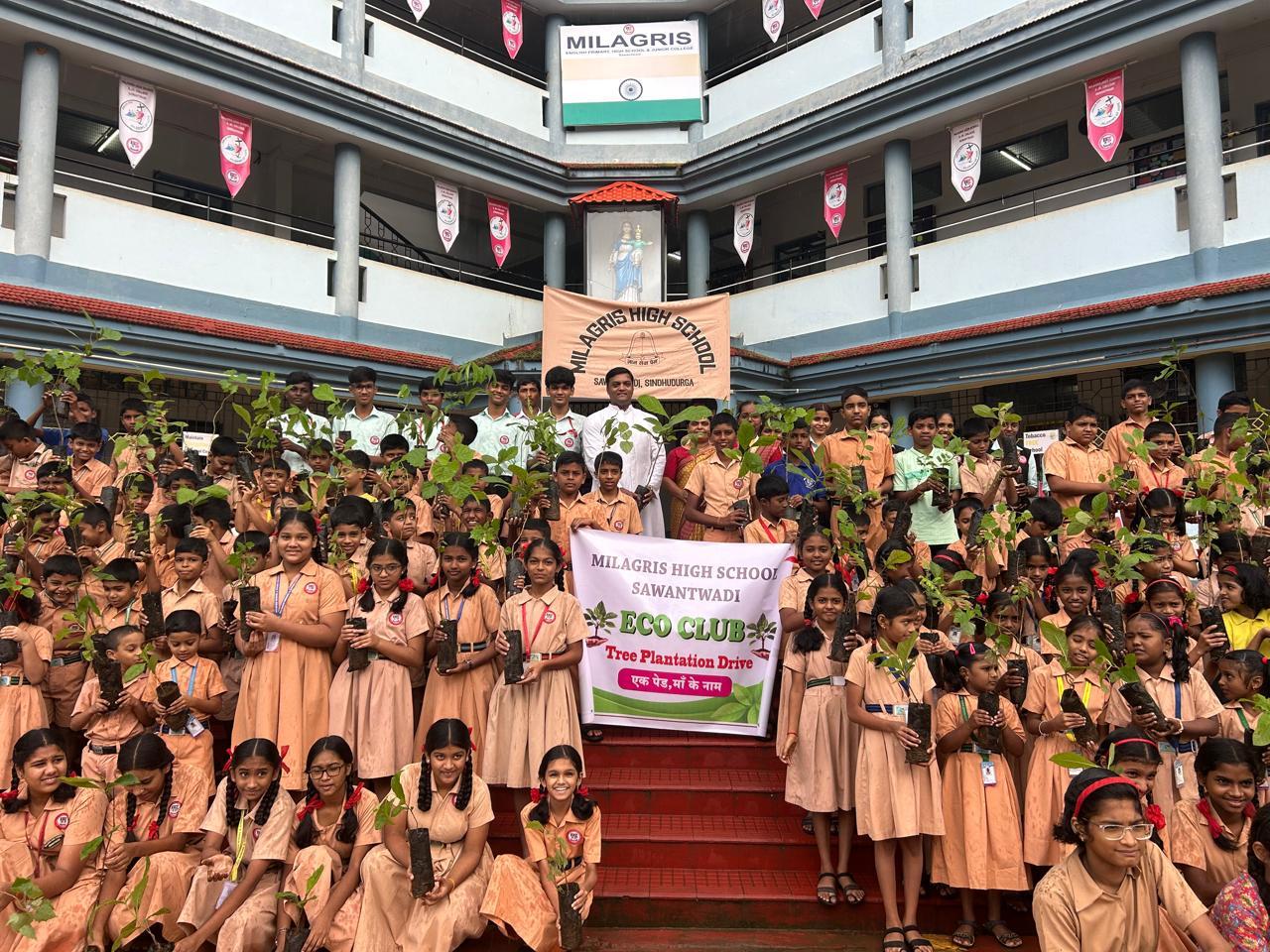 You are currently viewing मिलाग्रीस प्रशालेमध्ये विविध प्रजातींच्या वृक्षांची लागवड