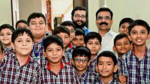 Read more about the article मदर क्वीन्स इंग्लिश स्कूलच्या विद्यार्थ्यांना मा. जिल्हाधिकाऱ्यांनी दिली ‘ग्रेट भेट!’