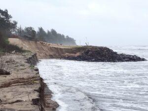 Read more about the article तळाशील भागाला उधाणाचा फटका