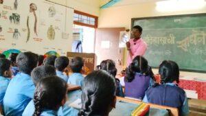 Read more about the article केंद्रशाळा मठ नं १ शाळेत इतिहासातील साधने व्याख्यान व प्रदर्शनाचे आयोजन