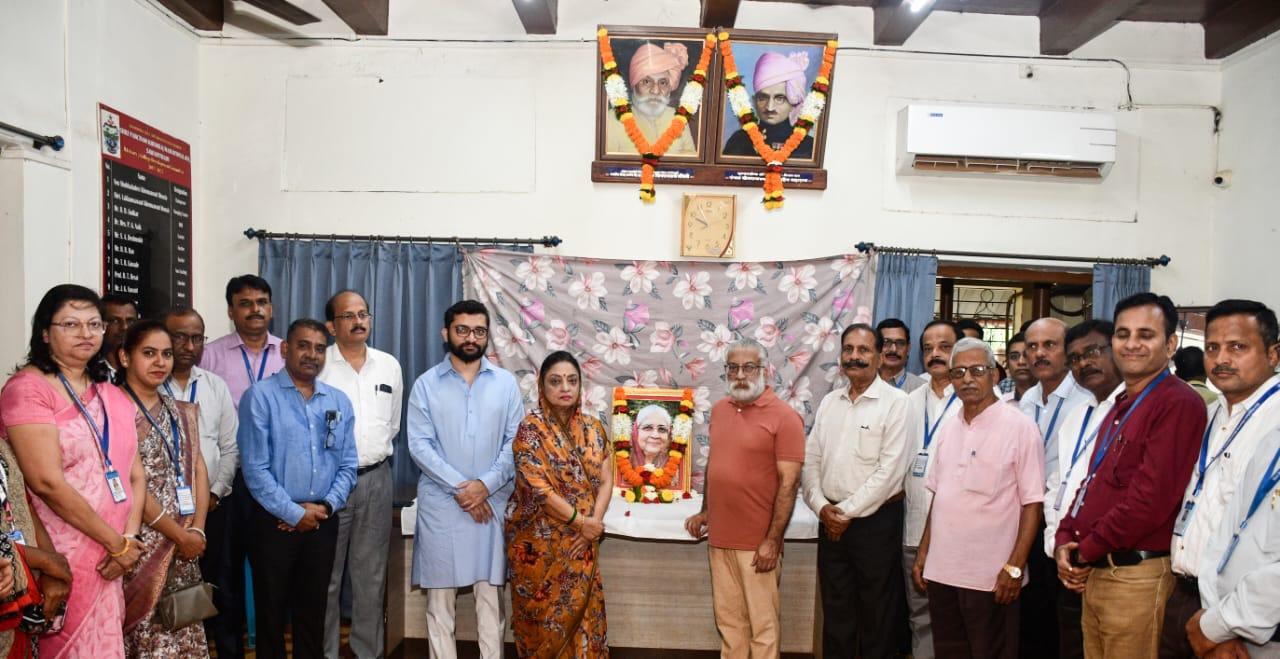 You are currently viewing श्री पंचम खेमराज महाविद्यालयांमध्ये राजमाता श्रीमंत सत्वशीलादेवी भोंसले यांची पुण्यतिथी साजरी.