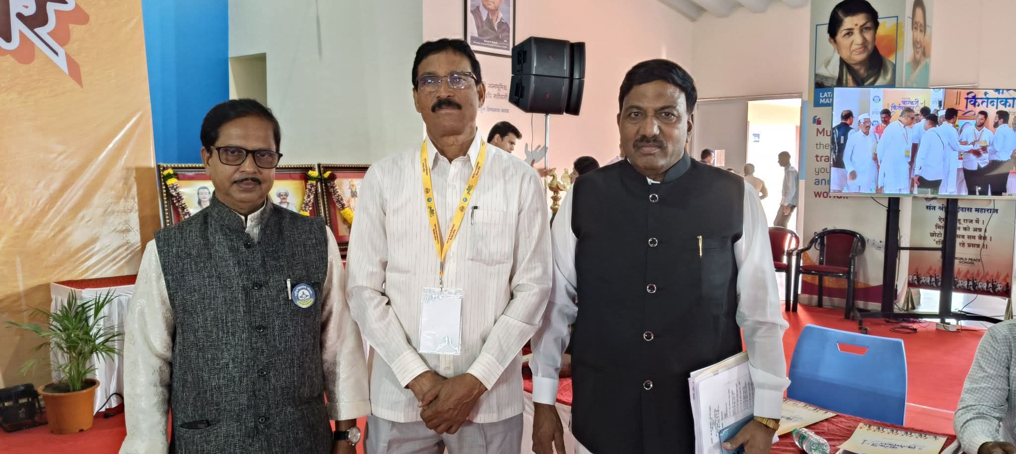 You are currently viewing “ग्रामविकासाचा ध्यास घेऊन काम करणाऱ्या कर्मयोग्याची ग्रेट भेट”…ॲड. नकुल पार्सेकर..