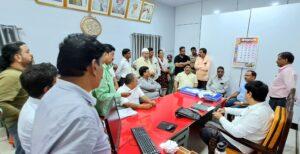 Read more about the article स्मार्ट वीज मीटर विरोधात हरकुळ व भिरवंडे गावातील ग्रामस्थांची मा.आ.वैभव नाईक,सतीश सावंत यांच्यासमवेत कणकवली महावितरण कार्यालयात धडक