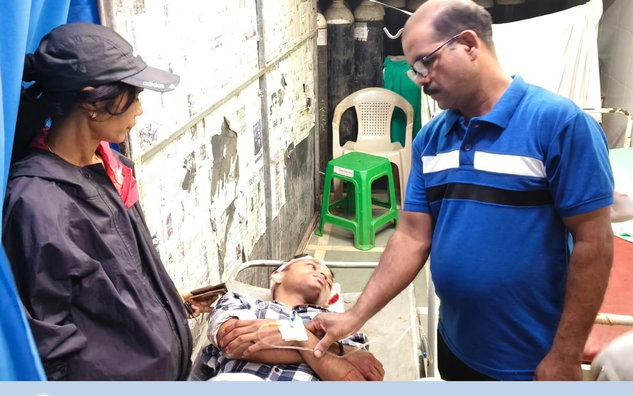 You are currently viewing माजगाव गरड येथे युवकाचा अपघात सामाजिक बांधिलकीच्या रूपा गौंडर यांनी रुग्णालयात केले दाखल.