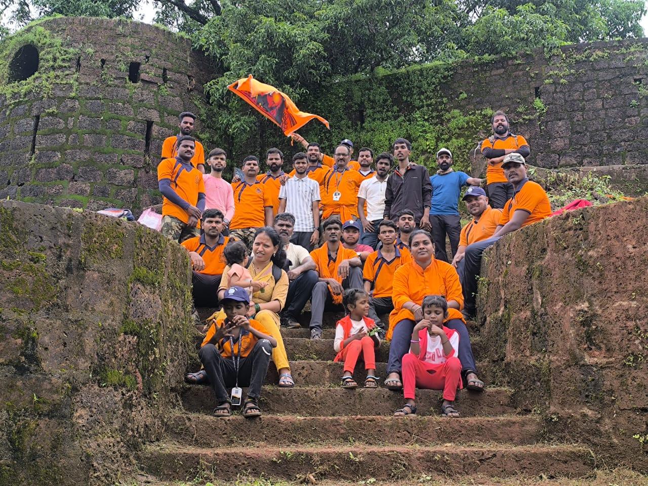 You are currently viewing किल्ले भरतगडावर राजा शिवछत्रपती परिवाराकडून दुर्गसंवर्धन आणि स्वच्छता मोहीम संपन्न