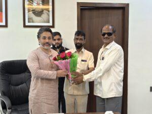 Read more about the article सुरेश सावंत यांनी आमदार निलेश राणे यांचे केले अभिनंदन