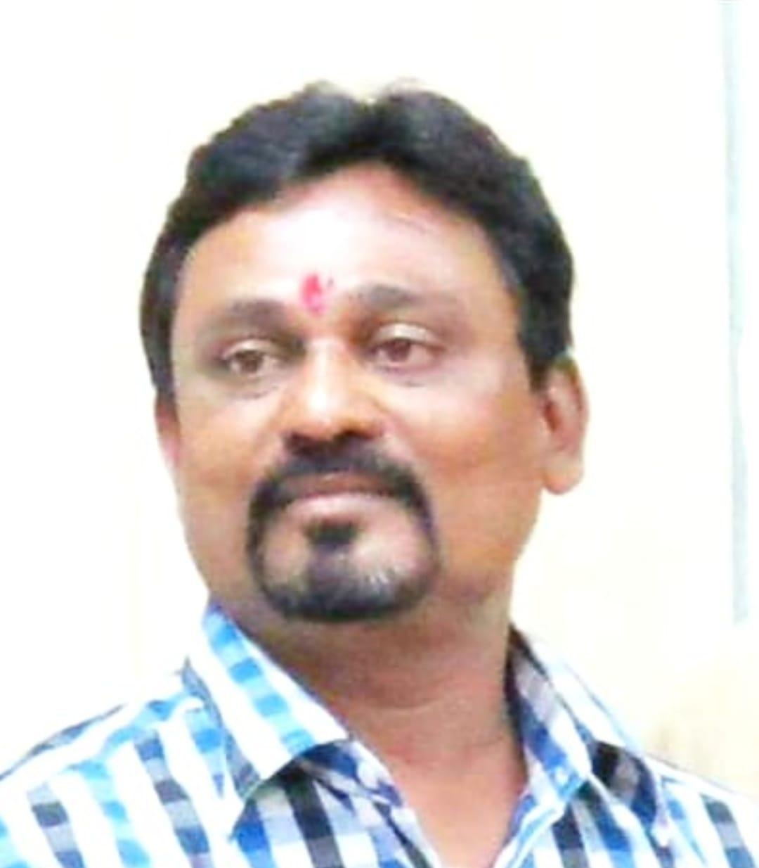 You are currently viewing मुंबई उपनगर जिल्हाधिकारी कार्यालयातील माजी कर्तव्यदक्ष महसूल अधिकारी मिलिंद गुरव यांचे अल्प आजाराने निधन