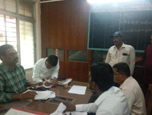 Read more about the article तरंदळे कुंदेवाडी बस फेरी पूर्ववत सुरू करण्यासाठी सरपंच सुशिल कदम यांची आगार व्यवस्थापकांशी भेट