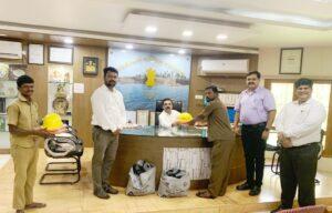 Read more about the article जिल्हाधिकारी अनिल पाटील यांच्या हस्ते ‘नमस्ते’ योजनेंतर्गत सिवर व सेप्टिक टॅंक कामगारांना संरक्षणात्‍मक उपकरणांचे वितरण