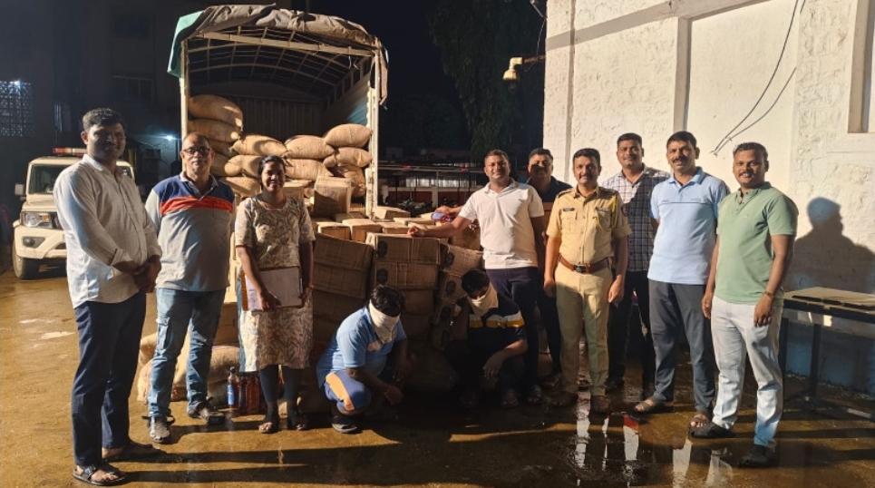 You are currently viewing वैभववाडी पोलिसांच्या  कारवाईत कुसुर येथे ५ लाखाची गोवा बनावटीची दारु जप्त