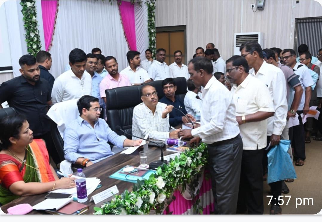 You are currently viewing पालकमंत्री नितेश राणे यांच्या जनता दरबारातून वंचित घटकाला मिळाला न्याय