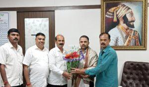 Read more about the article मनीष दळवी यांचा स्थापेश्वर विकास सोसायटी तर्फे सत्कार