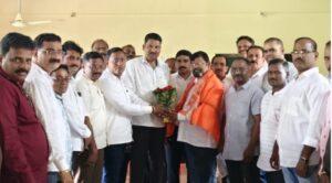 Read more about the article उद्योजक पराग नलावडे यांचा जिल्हाप्रमुख दत्ता सामंत यांच्या उपस्थितीत शिवसेनेत प्रवेश