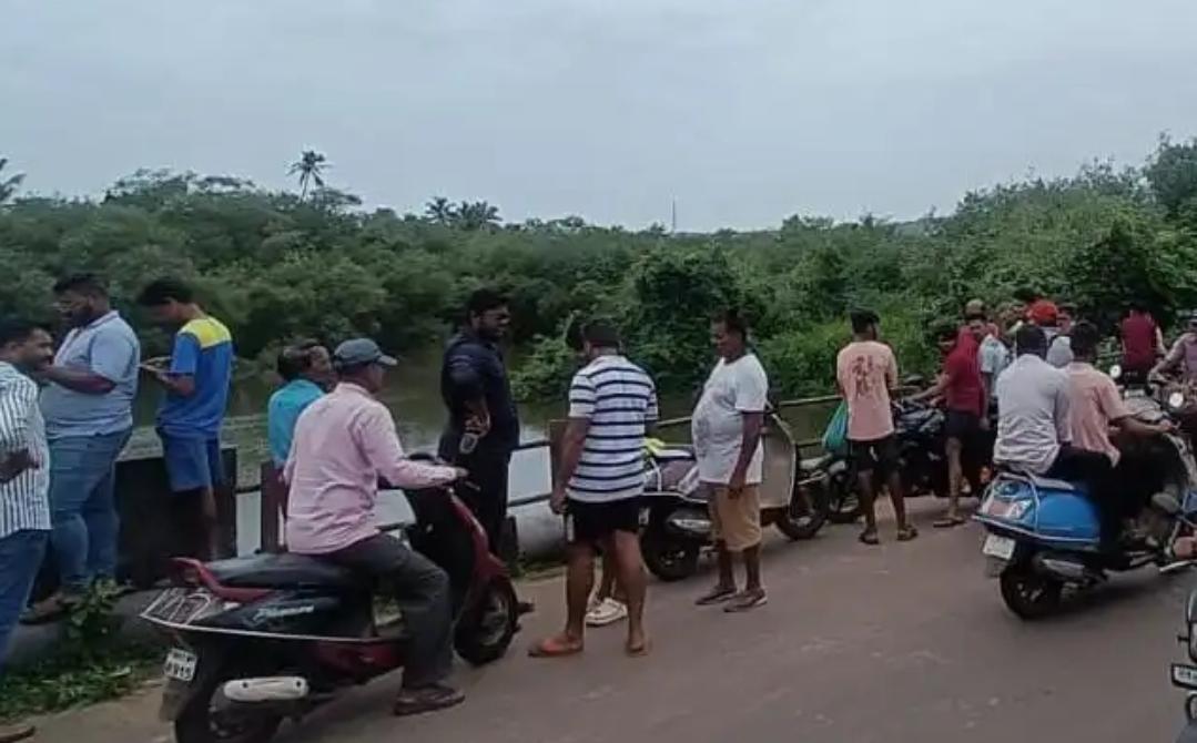 You are currently viewing मानसीश्वर खाडीत अनोळखी मृतदेह आढळला, पोलीस घटनास्थळी दाखल