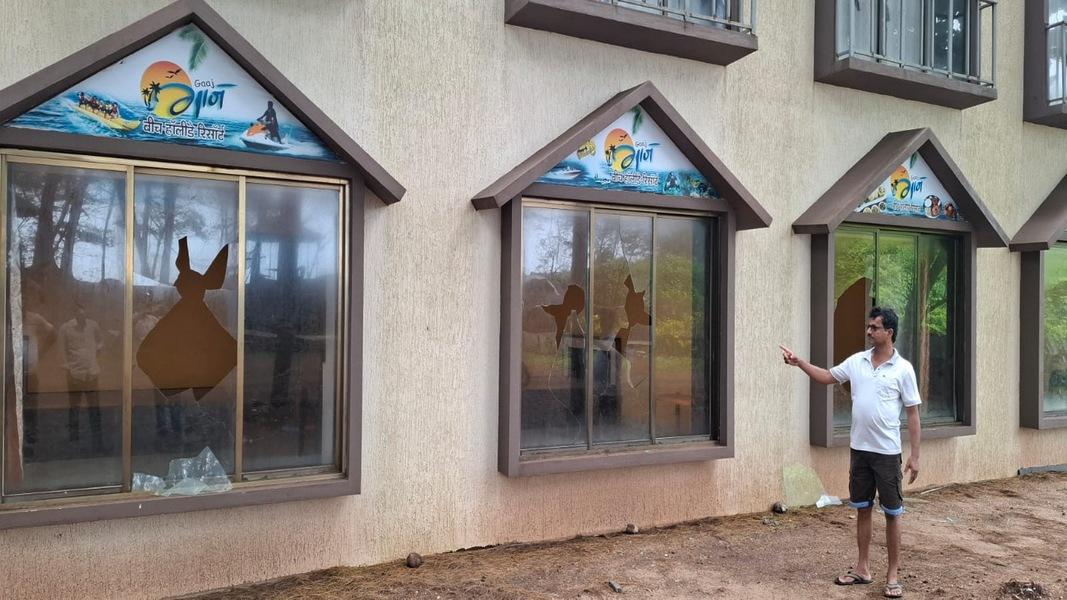 You are currently viewing तोंडवळी तळाशील येथील गाज रिसॉर्टच्या काचा अज्ञाताने फोडल्या