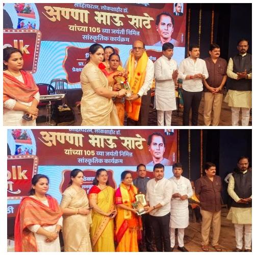 You are currently viewing तानाजी एकोंडे आणि शामला पंडित साहित्यरत्न अण्णाभाऊ साठे साहित्य पुरस्काराने सन्मानित