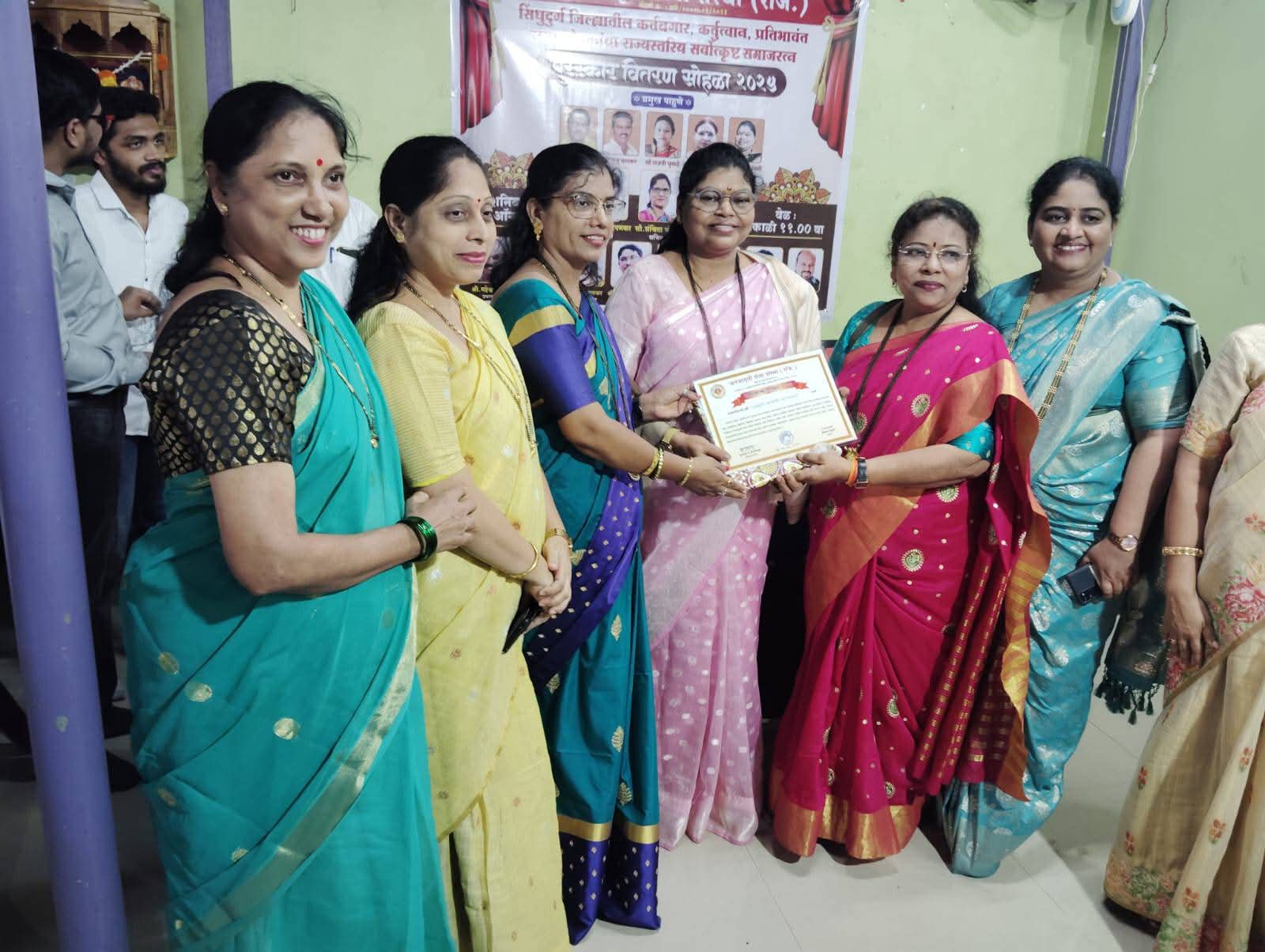 You are currently viewing ज्येष्ठ अभिनेत्री अक्षता कांबळी यांना महाराष्ट्र सर्वोत्कृष्ट समाजरत्न पुरस्कार प्राप्त