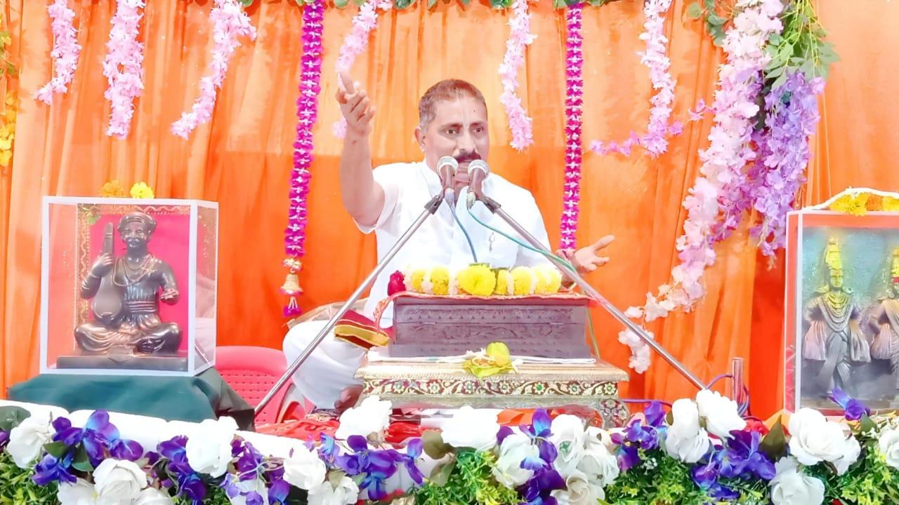 You are currently viewing “भक्तांनी परमार्था मध्ये मनस्थिती सुधारावी म्हणून या !” – भागवताचार्य संतोष महाराज सावरटकर