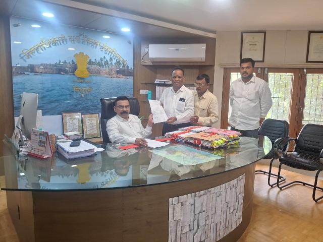 You are currently viewing जिल्हाधिकारी कार्यालयातील नियोजन सभागृहास ‘मायनाक भंडारी’ नाव