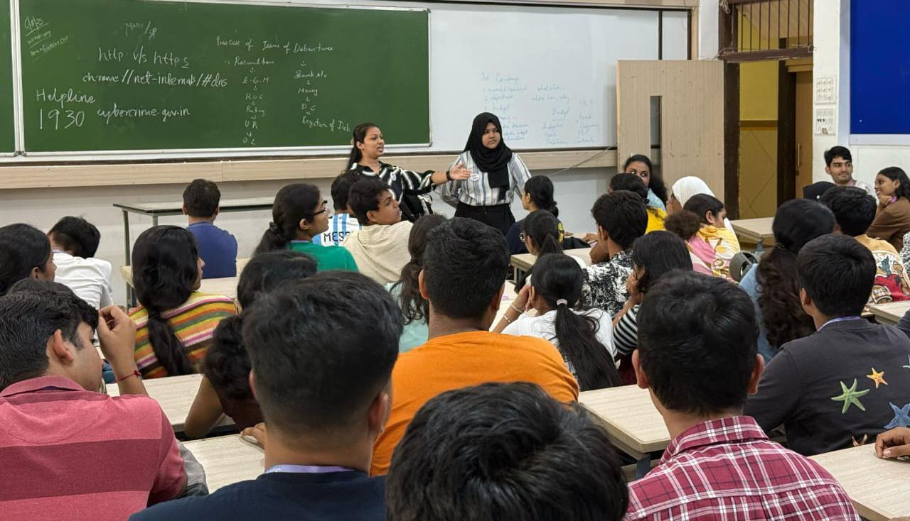 You are currently viewing मालिनी किशोर संघवी महाविद्यालयात सायबर सुरक्षा जनजागृती कार्यक्रम यशस्वी; डिजिटल युगातील सुरक्षिततेचा प्रभावी संदेश