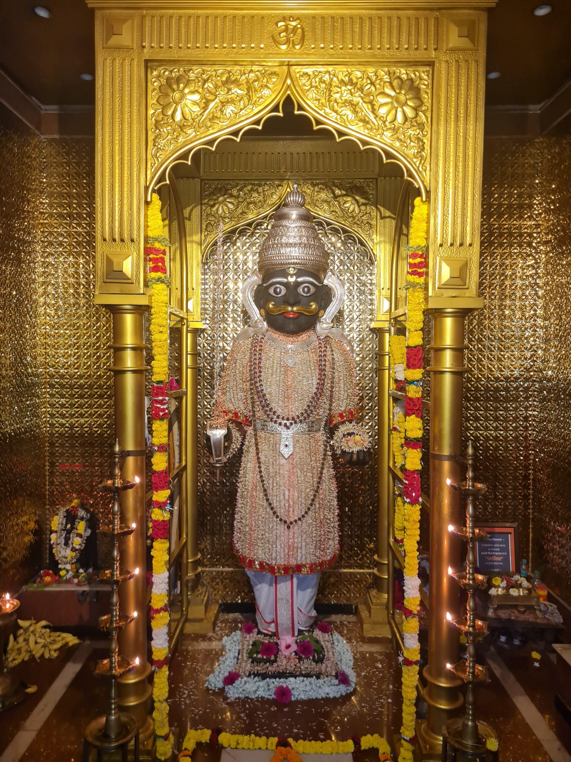 You are currently viewing जाईच्या फुलांच्या अंगरख्यात सजले आरवलीचे श्री देव वेतोबा